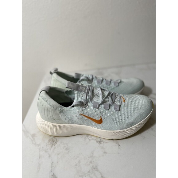 Nike Womens React Escape Run Sz 12 Flyknit Running Shoes Barely Green DC4269 300 - Picture 2 of 9